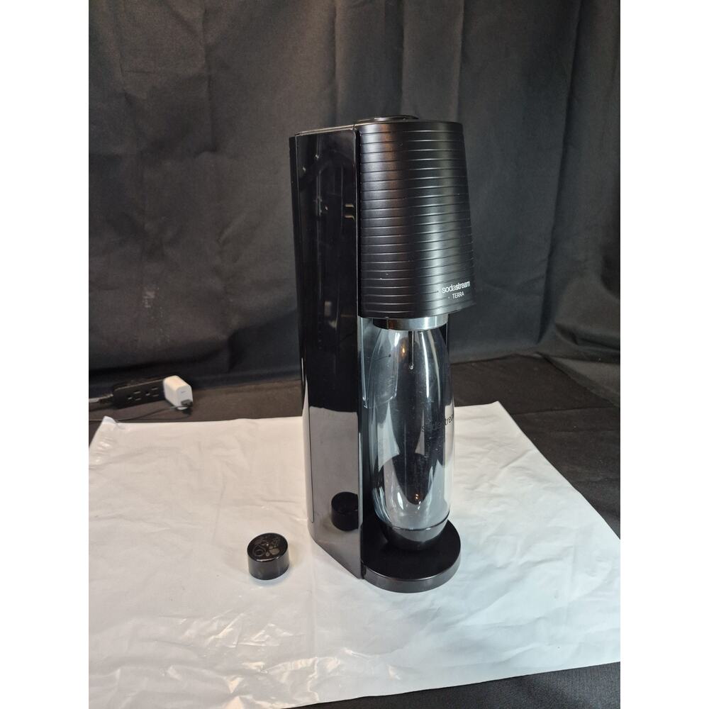 SodaStream Terra Sparkling Water Maker With Co2 And MIXING BOTTLE Works Perfect.